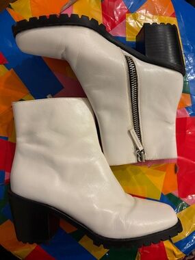 Reformation Florence white leather heeled boots size 37 1/2 (7.5 US)